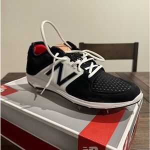 New balance baseball cleat